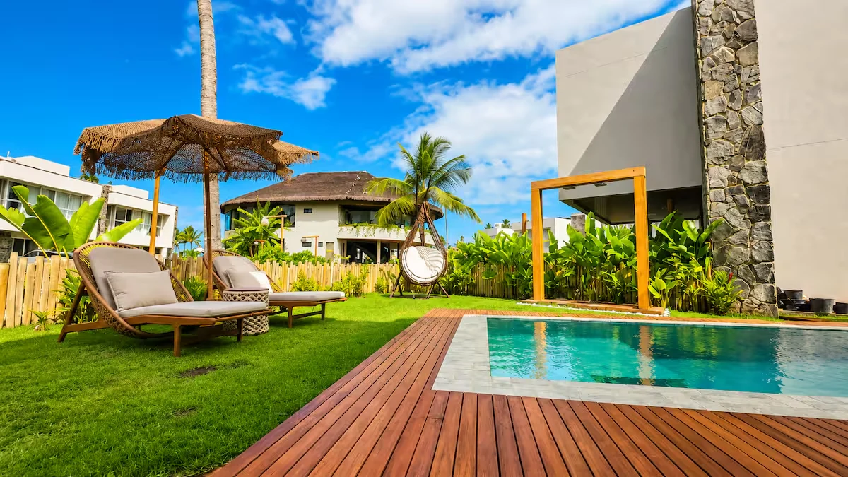 Ampliar foto da piscina privativa e jardim